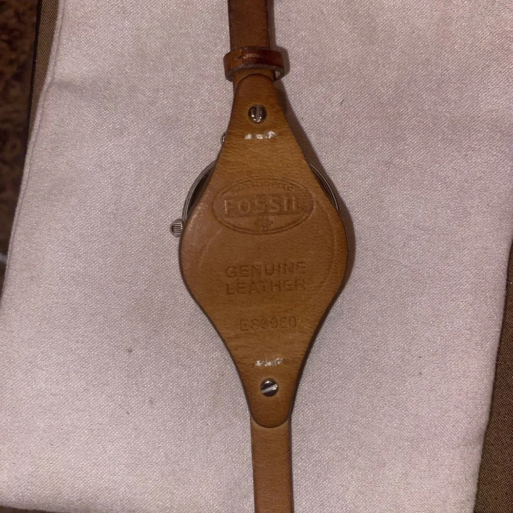 Women’s Fossil Watches Genuine Leather - Picture 2 of 4